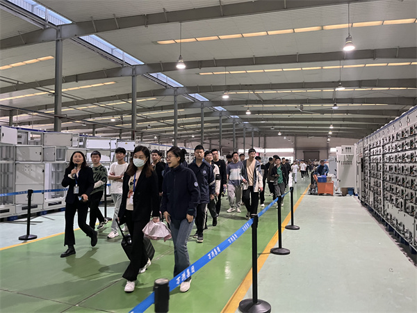 職業(yè)技術學院學生到萬洲實習實訓6.jpg